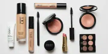 Maquiagem para Trabalho 2025: Essenciais Discretos e Duradouros Conjunto de produtos de maquiagem essenciais para o trabalho, dispostos de forma organizada e elegante.