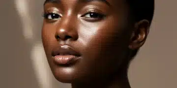 Mulher com maquiagem glow natural e pele de vidro, destacando um brilho saudável e radiante.