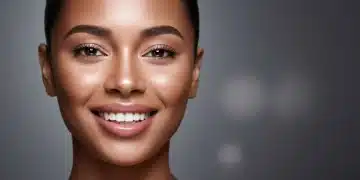 Mulher com maquiagem impecável para pele oleosa, sem brilho excessivo, sorrindo com confiança.