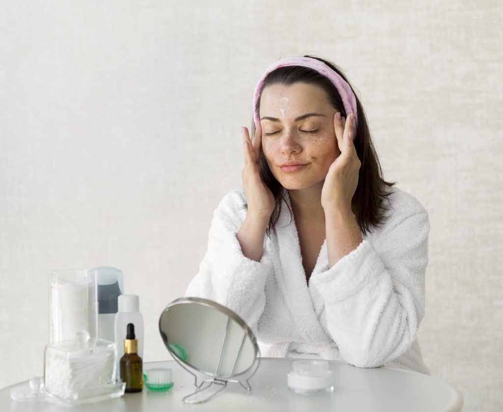 Achieving Clearer Skin: 7-Day Skincare Challenge for Acne-Prone Skin