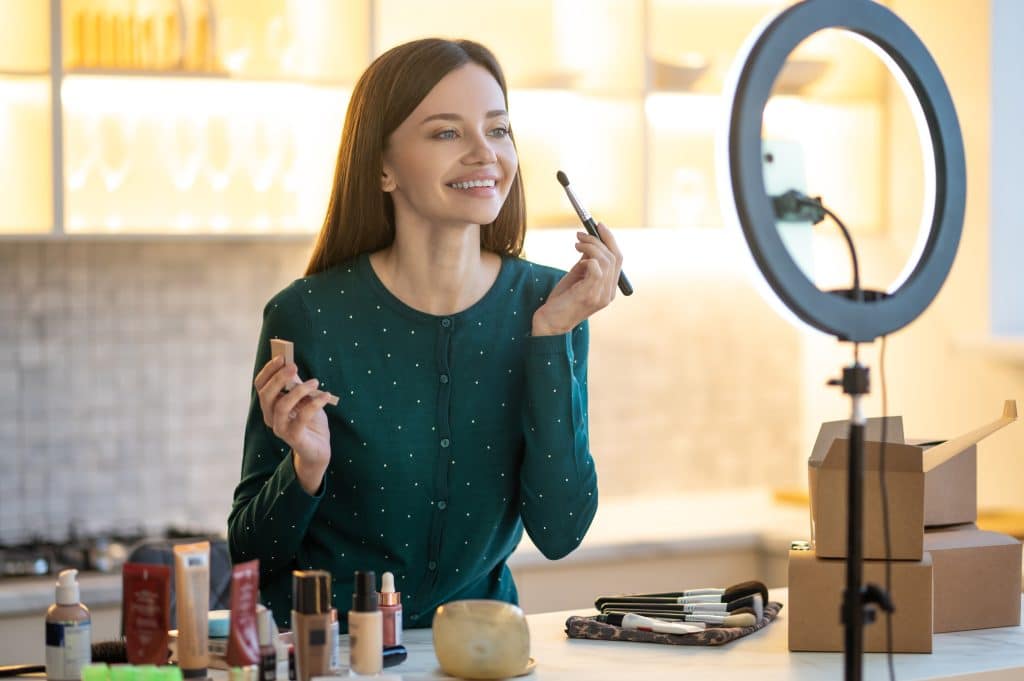 Maximize Makeup Lifespan: Save 30% Annually (2025 Strategies)