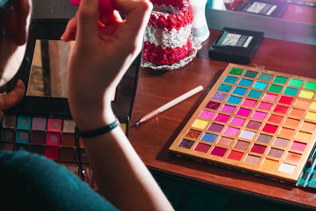 Recent Updates in Eyeshadow Palettes: 8 Must-Have Colors for Fall 2025